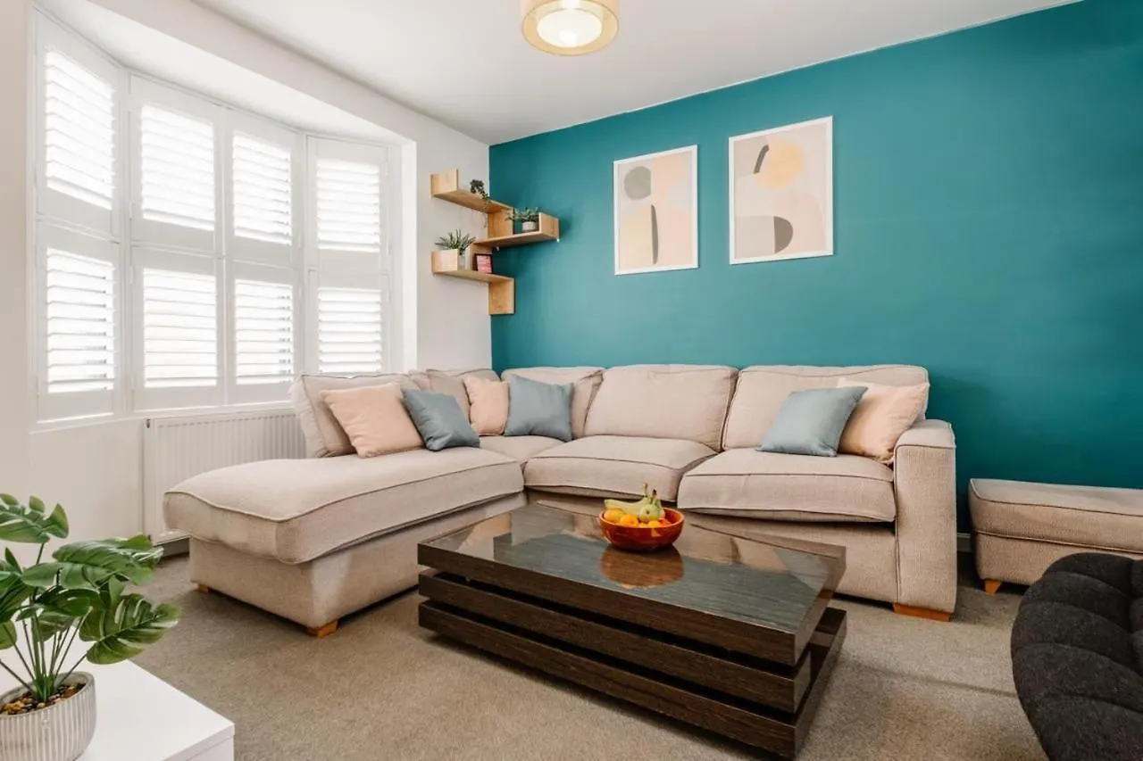 Modern Hove Home Close To Brighton Beach With Free Parking