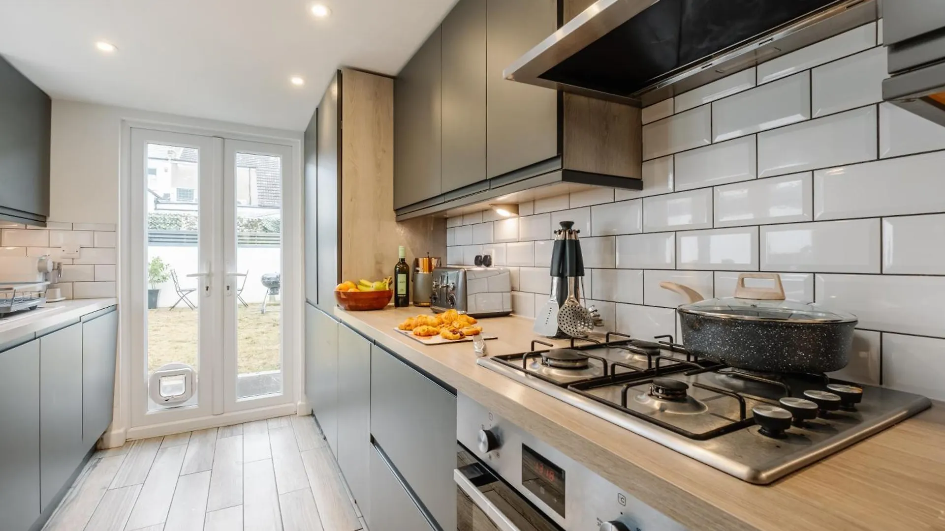 Modern Hove Home Close To Brighton Beach With Free Parking